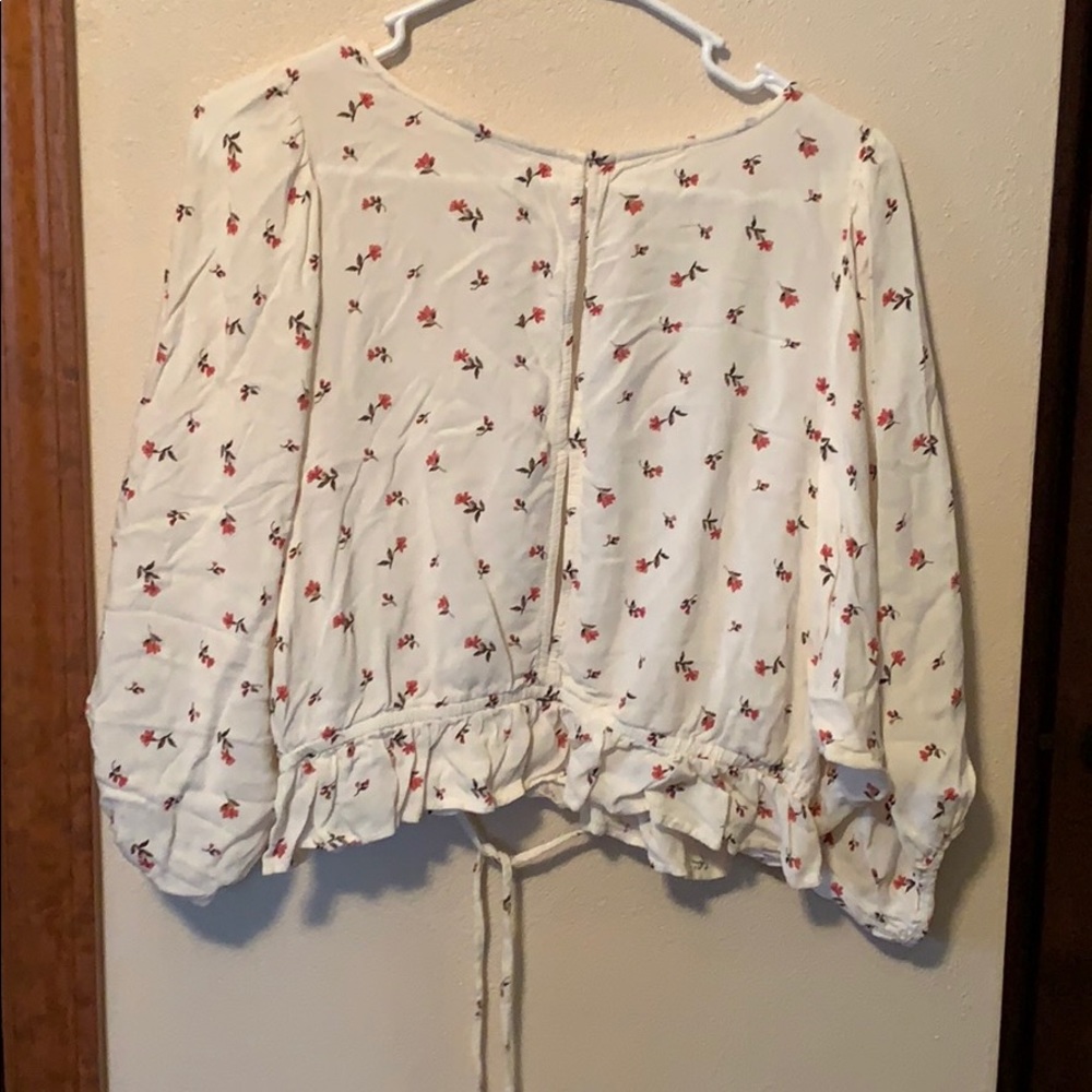 White floral blouse - Picture 3 of 3